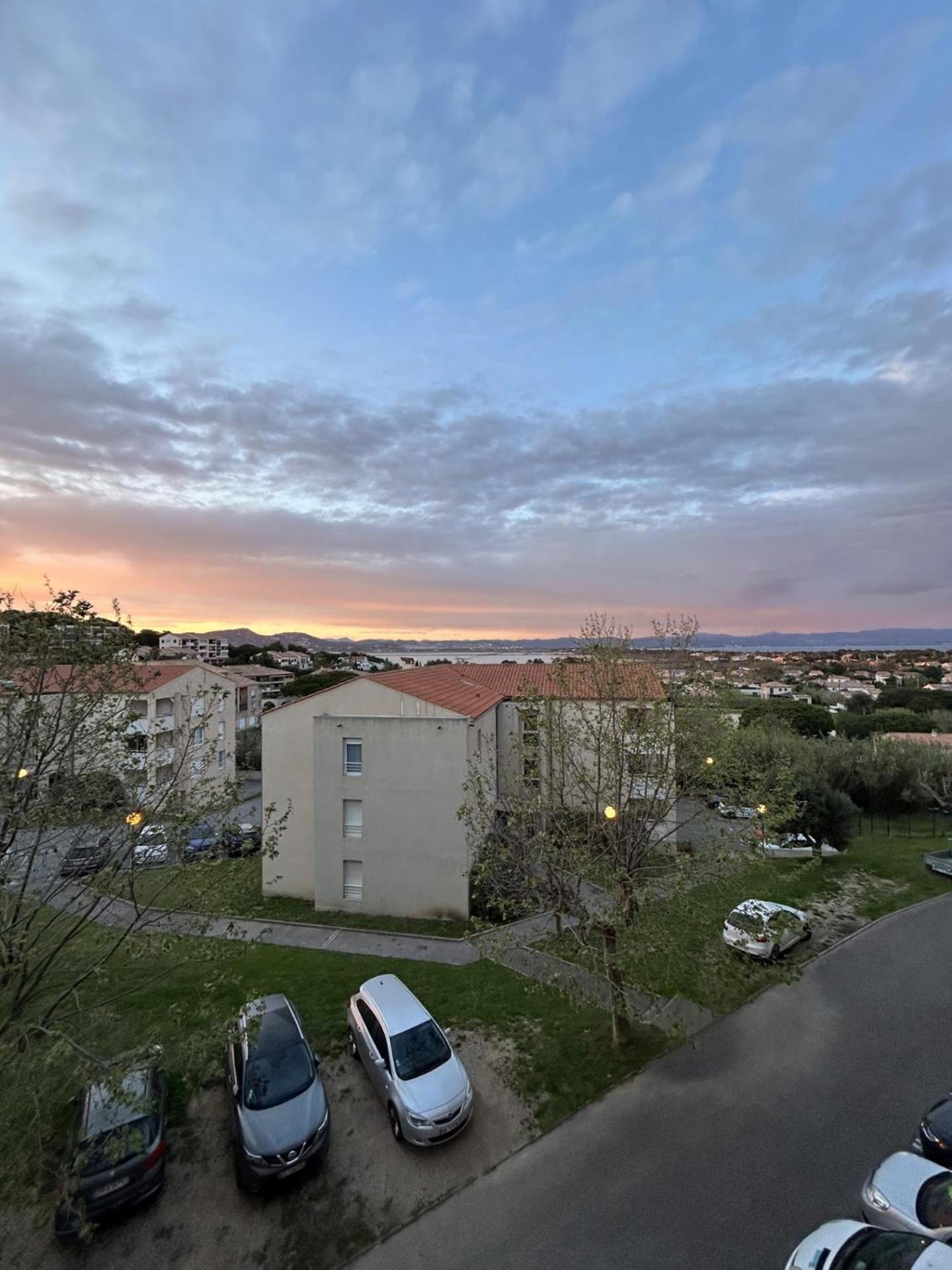 Superbe Duplex Refait A Neuf ! Lägenhet Hyères Exteriör bild